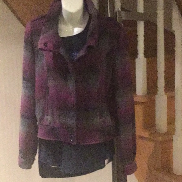 💕💕HOST PICK💕💕⬇️price dropped NWOT Purple/blk plad bomber jacket - Picture 3 of 4